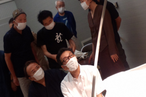 刀剣鑑賞会の様子（写真）