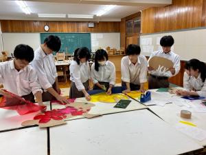 影絵の作製の様子（写真）