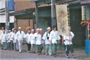 南方山　渡御の様子　写真