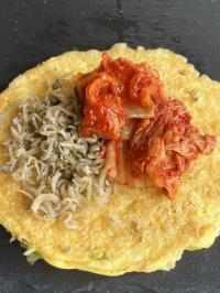 ご飯で作るお好み焼き(キムチのせ)(料理写真)