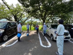 作業開始前打ち合わせの様子(写真)