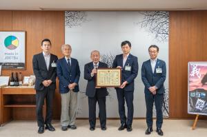 東京都葛飾区金町からの学童疎開経験者による表敬訪問の写真