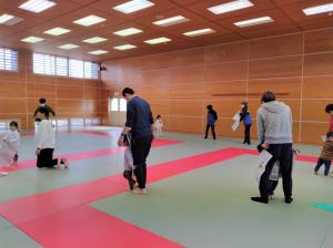 親子運動あそび教室組体操（写真）