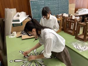 影絵作成の様子、花火(写真)