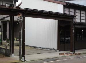 建て替えられた雁木(写真)