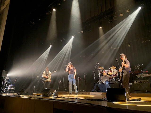 ①Dear.（関根学園軽音楽部）（写真）