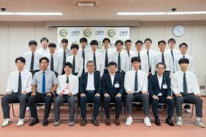 令和7年度全国高等学校総合体育大会男子バレーボール競技大会に出場する関根学園高等学校男子バレーボール部による訪問の写真