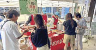 試食コーナーの様子（写真）