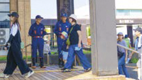 避難訓練の様子（写真）