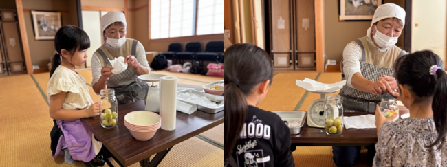 材料を計りながら瓶に入れていく様子（写真）