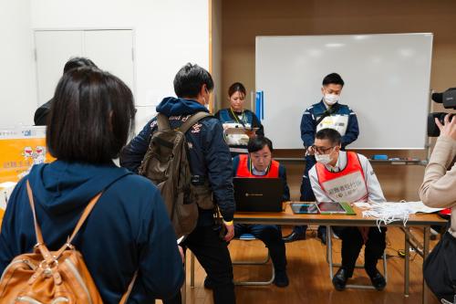 避難者の受付（写真）