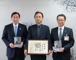 市立小中学校への図書の寄贈に対する感謝状贈呈式