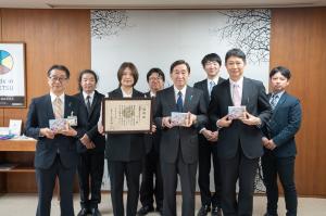 上越地域文化交流ステーション ルートによる上越市小学校かるたの寄贈への感謝状贈呈