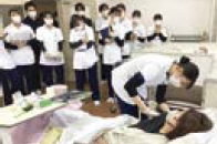 授業でのロールプレイの様子（写真）