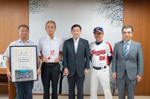 上越ジョーバン（男子ソフトボールチーム）による「第35回全日本実年ソフトボール大会」への出場報告（写真）