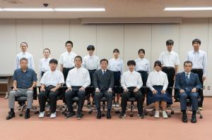 全国中学校体育大会出場者による訪問（写真）
