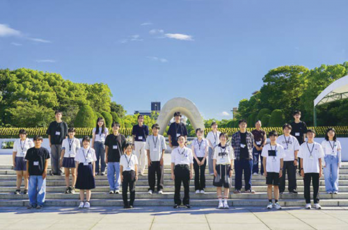 平和記念公園での集合写真